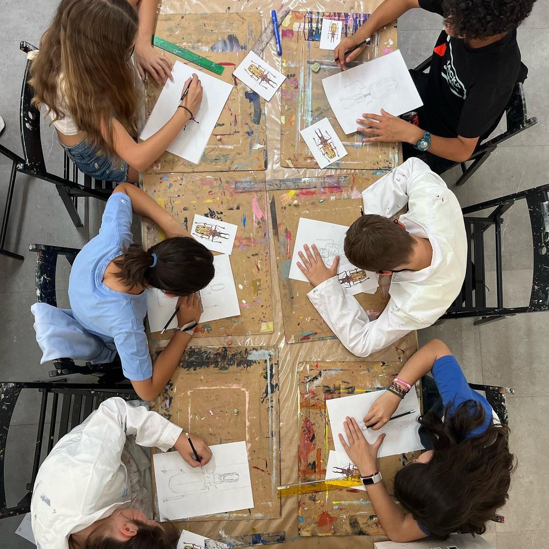 Juveniles II (11 a 14 años) dibujando